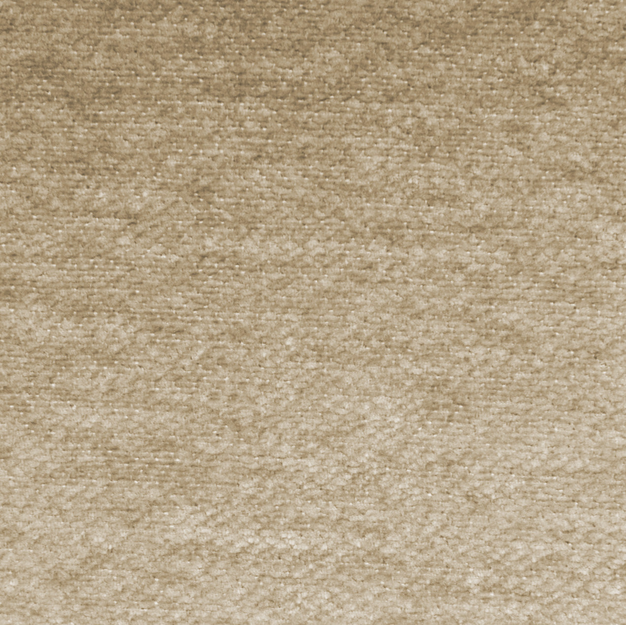 Un primo piano di T27 Brezza di Divani.Store rivela un tessuto goffrato morbido ed elegante in beige chiaro, con un pelo fitto e leggermente screziato e un trattamento antimacchia per un look caldo e neutro.