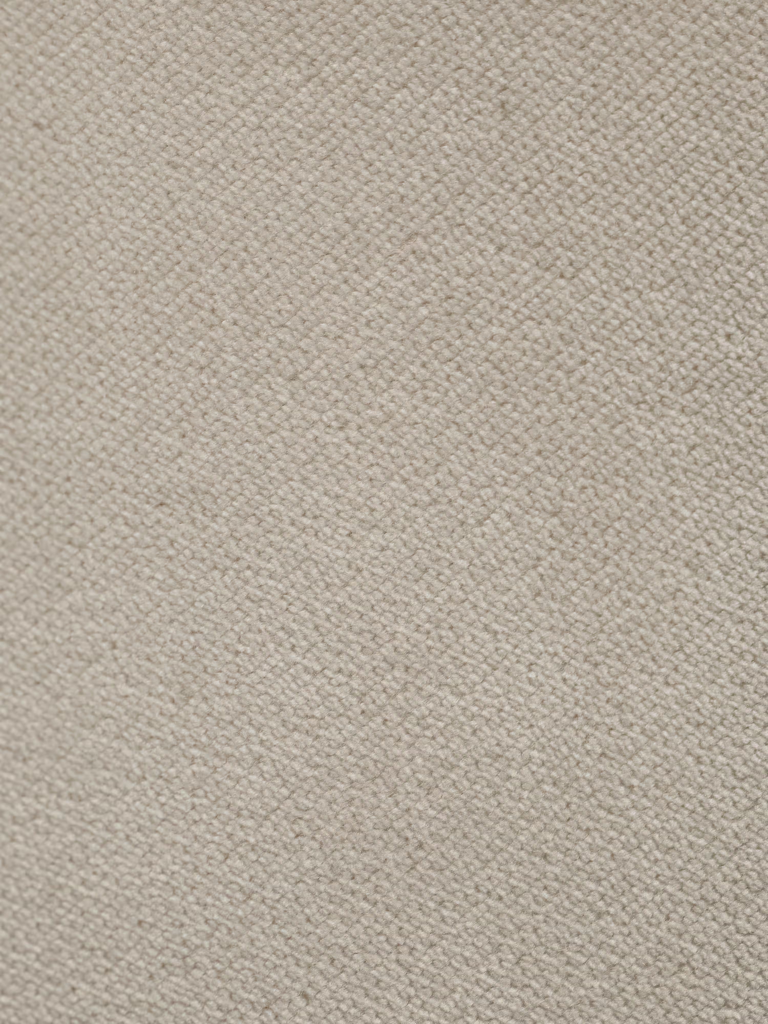 Primo piano del tessuto beige T30 antimacchia del divano Michelangelo a 2 e 3 posti con sedute allungabili e poggiatesta reclinabili di Divani.Store, caratterizzato da una trama fitta, morbida e uniforme. Il motivo discreto creato dalle fibre leggermente in rilievo esalta sia l’eleganza che il comfort di questo divano moderno, su cui non rimangono macchie o segni visibili, rendendolo la scelta ideale per ambienti sofisticati.