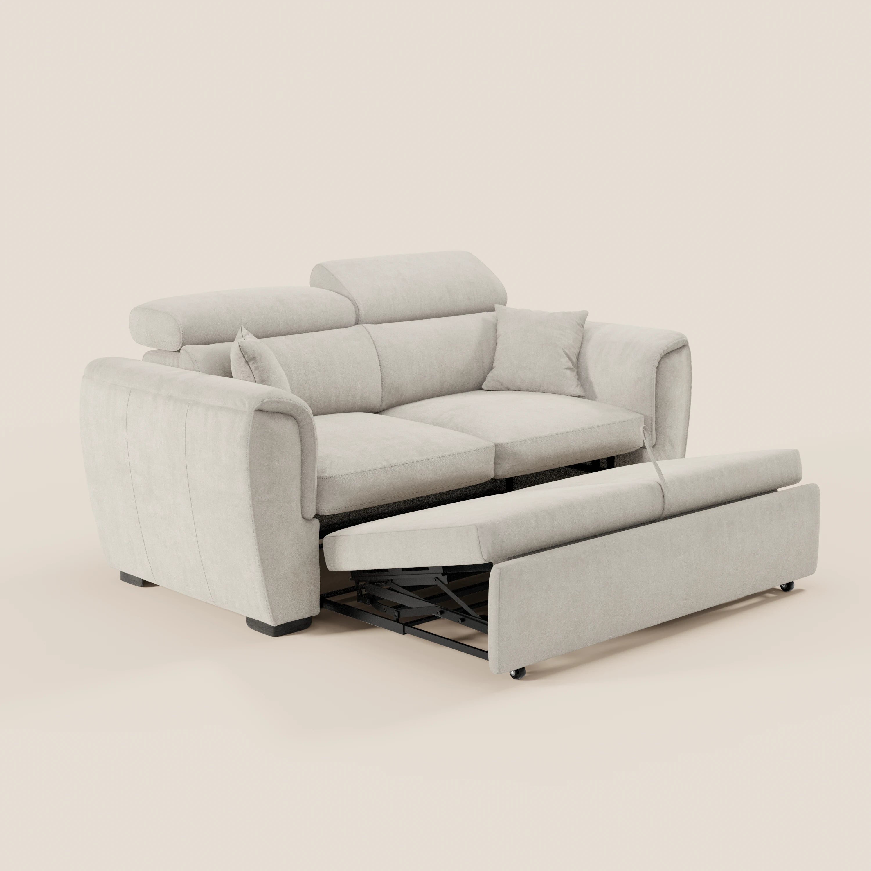 Il divano a 2 posti estraibile Titano di Divani.Store è dotato di poggiatesta reclinabili, tessuto Oeko-Tex® facile da pulire, morbidi cuscini e un pouf estraibile per un comfort ancora maggiore: un elegante complemento d’arredo salvaspazio in beige chiaro.