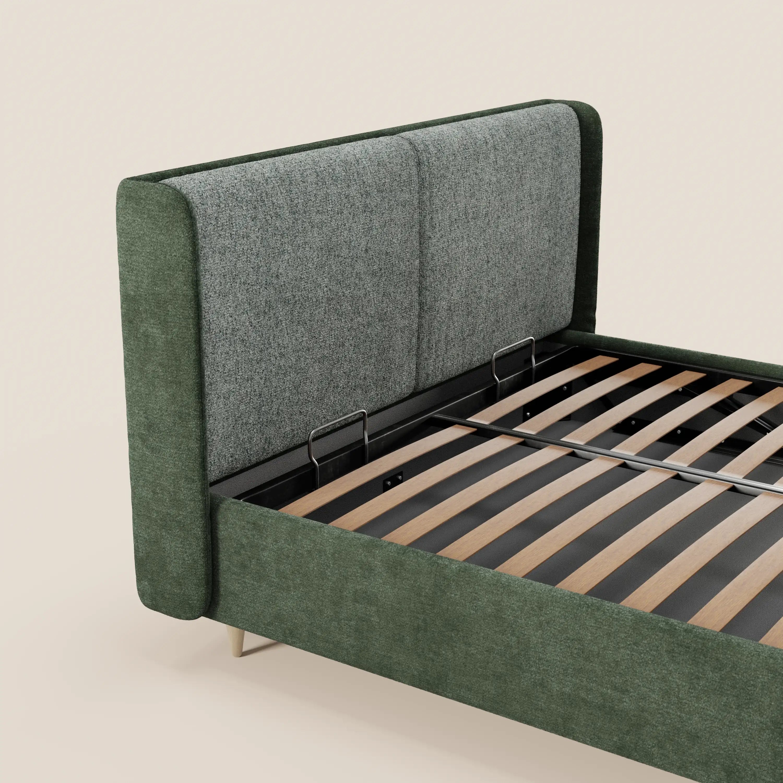 Il letto imbottito bicolore VALKIRIA di Letti.store presenta una testiera curva avvolgente con schienali imbottiti in tessuto grigio e verde, una base in metallo nero con doghe in legno e un design di ispirazione italiana. Materasso non incluso; raffigurato su uno sfondo beige neutro.
