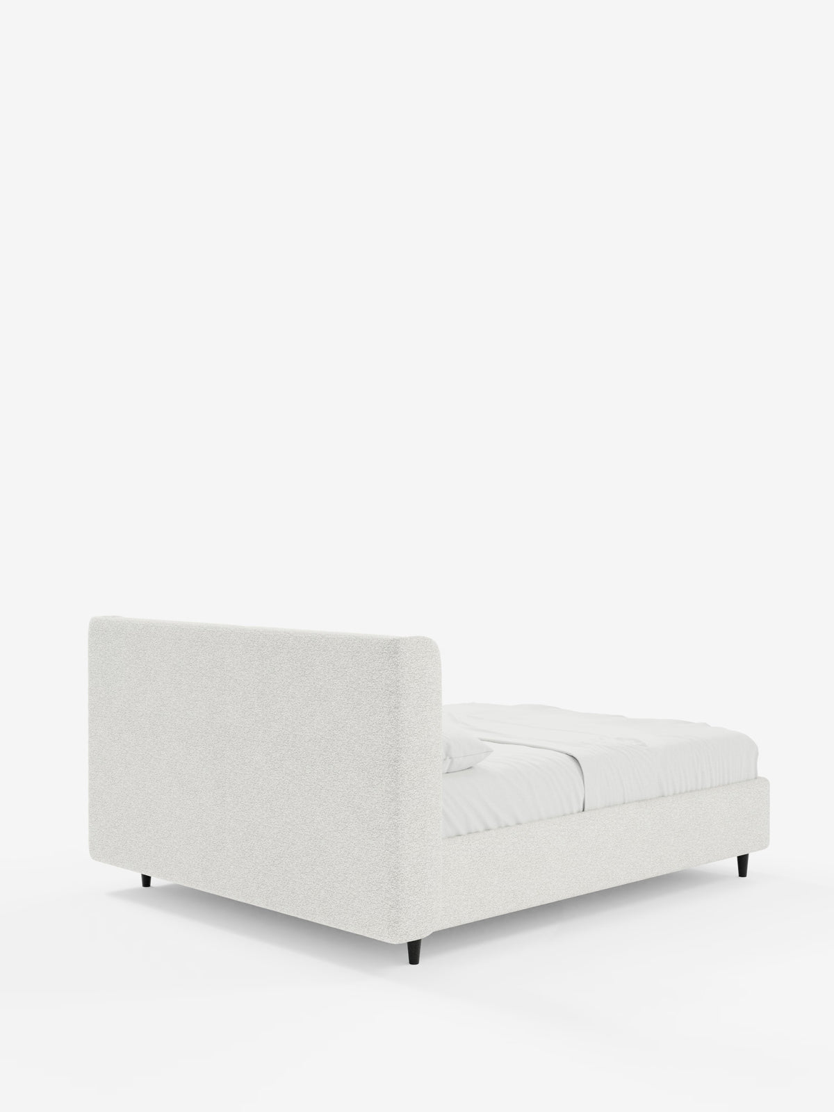 Vi presentiamo VALKIRIA, il letto di design con vano contenitore e testiera avvolgente di Letti.store, un letto elegante e dal profilo basso caratterizzato da una struttura imbottita in tessuto Oeko-Tex® chiaro e testurizzato. Questo letto imbottito contemporaneo si distingue per le linee pulite e la silhouette minimalista, con due morbidi cuscini sulla testiera avvolgente. Il letto è rifinito in modo impeccabile con biancheria da letto e cuscini bianchi e poggia su corte gambe nere, il tutto su uno sfondo