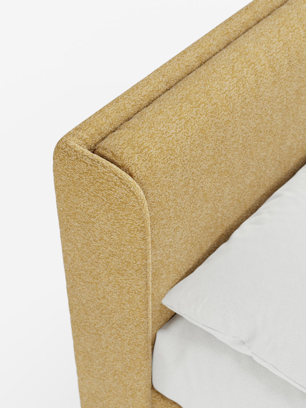 Primo piano di un letto di design VALKIRIA color giallo senape con vano contenitore e testiera avvolgente di Letti.store, caratterizzato da angoli arrotondati e dalla morbida trama del tessuto Oeko-Tex®. La struttura del letto è affiancata da un letto rifatto con cura, con cuscino e lenzuolo bianchi, il tutto su uno sfondo bianco a tinta unita: questo mette in risalto l’aspetto accogliente dei suoi due cuscini imbottiti e il fascino elegante che conferisce a qualsiasi camera da letto contemporanea.