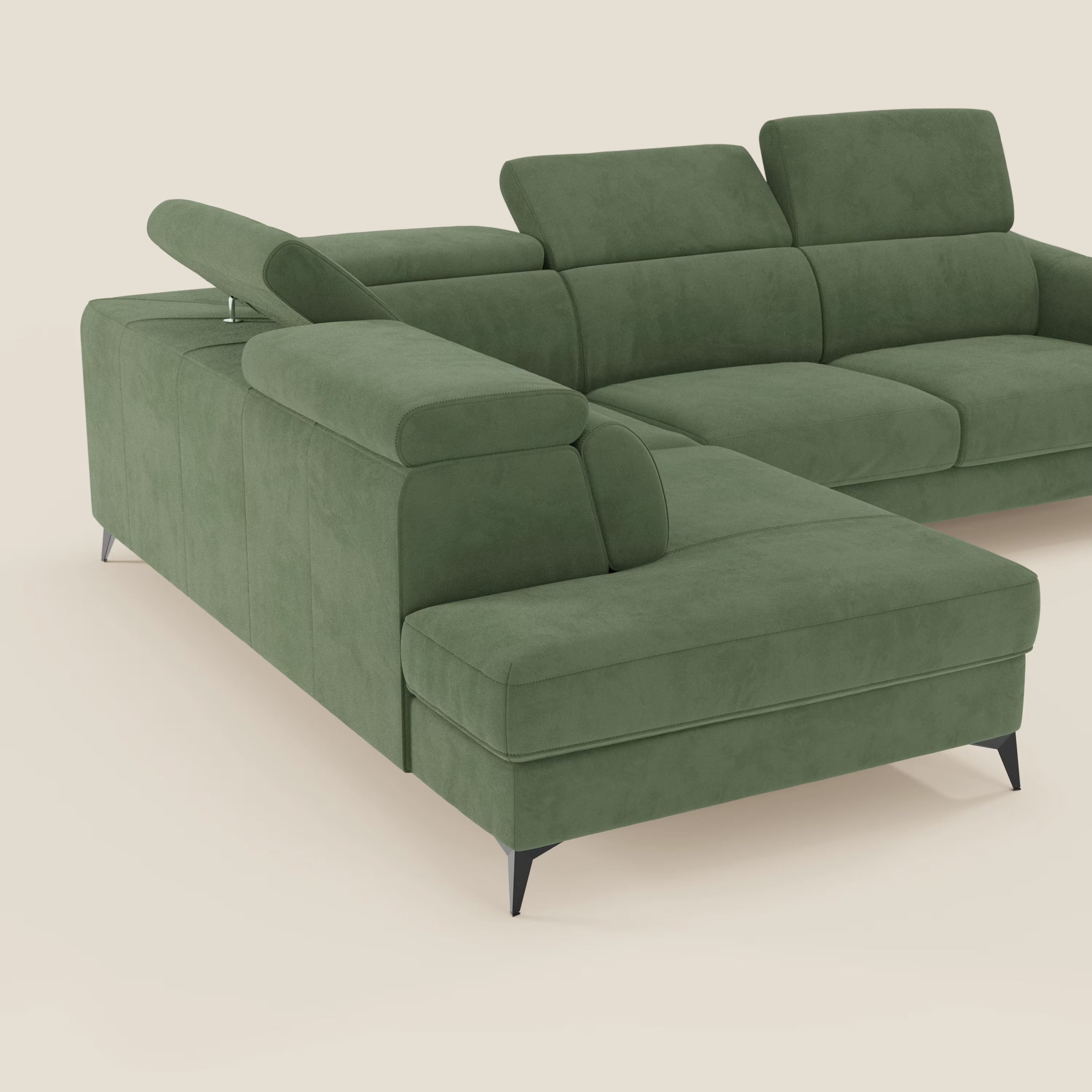 Arcos Divano angolare di Divani.Store è caratterizzato da microfibra impermeabile verde oliva T11, gambe alte nere, poggiatesta regolabili, chaise longue estraibile e bracciolo rialzato. Le sue linee pulite spiccano su uno sfondo chiaro e semplice.