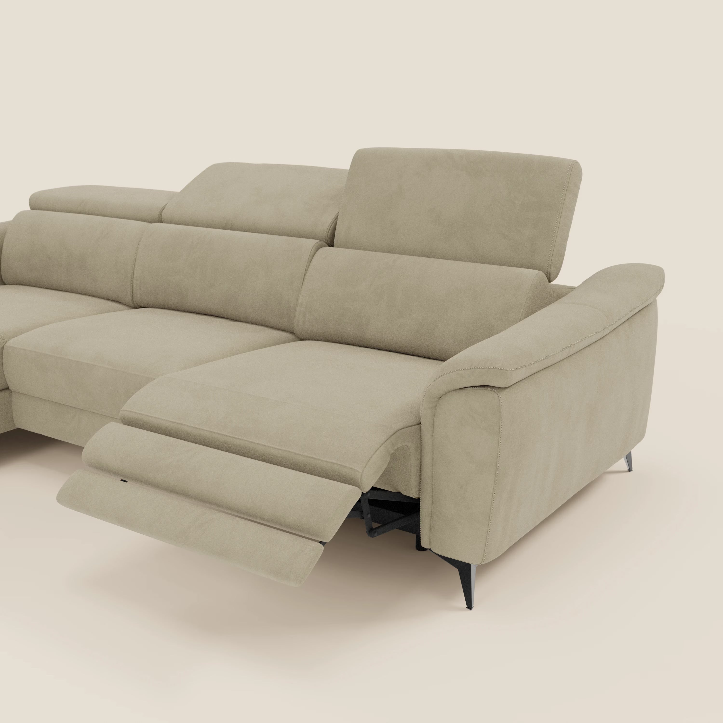 Arcos Sofa mit Halbinsel – hohe Füße und verstellbare Kopfstützen aus wasserfester Mikrofaser T11 beige