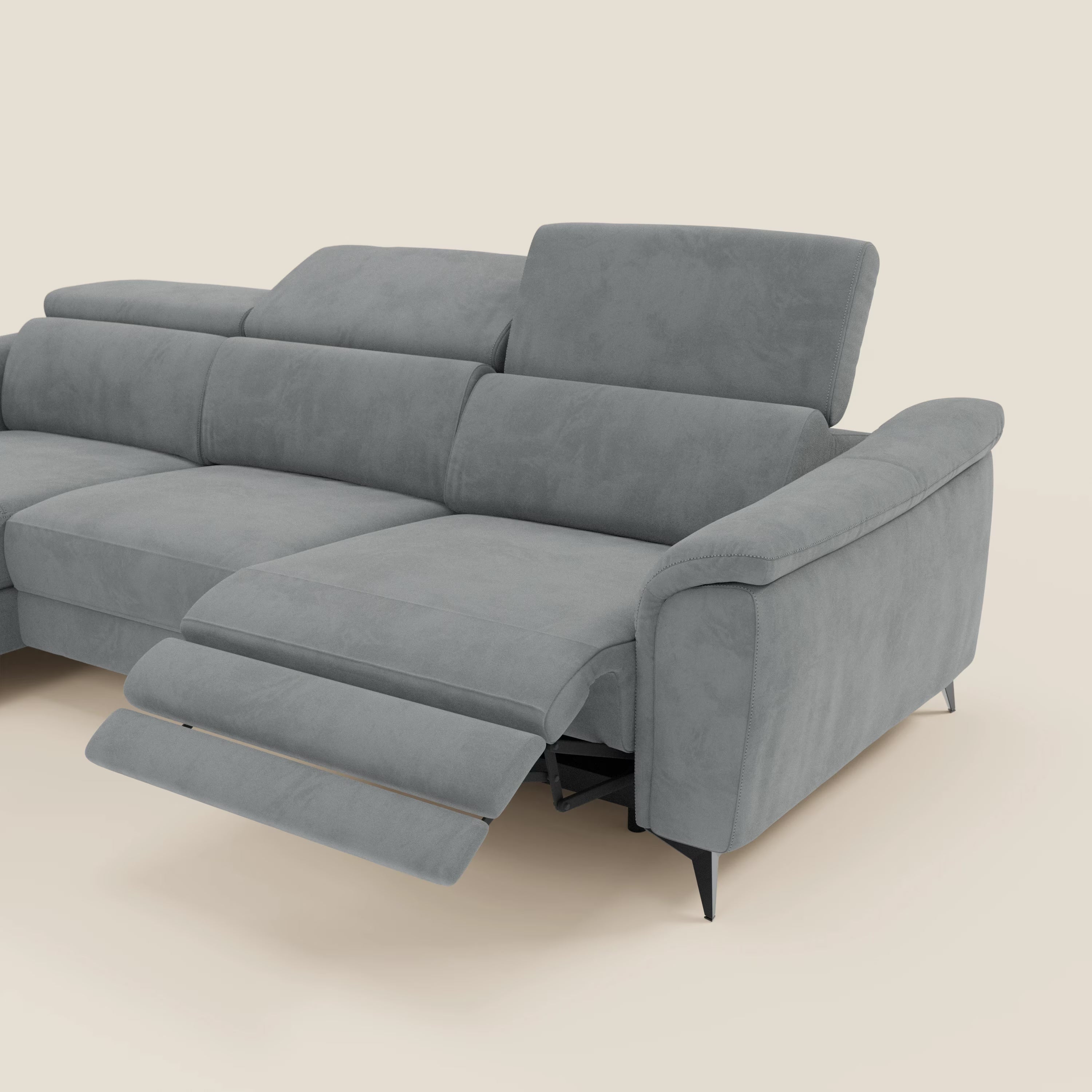 Arcos Sofa mit Halbinsel – hohe Füße und verstellbare Kopfstützen aus wasserfester Mikrofaser T11 grau