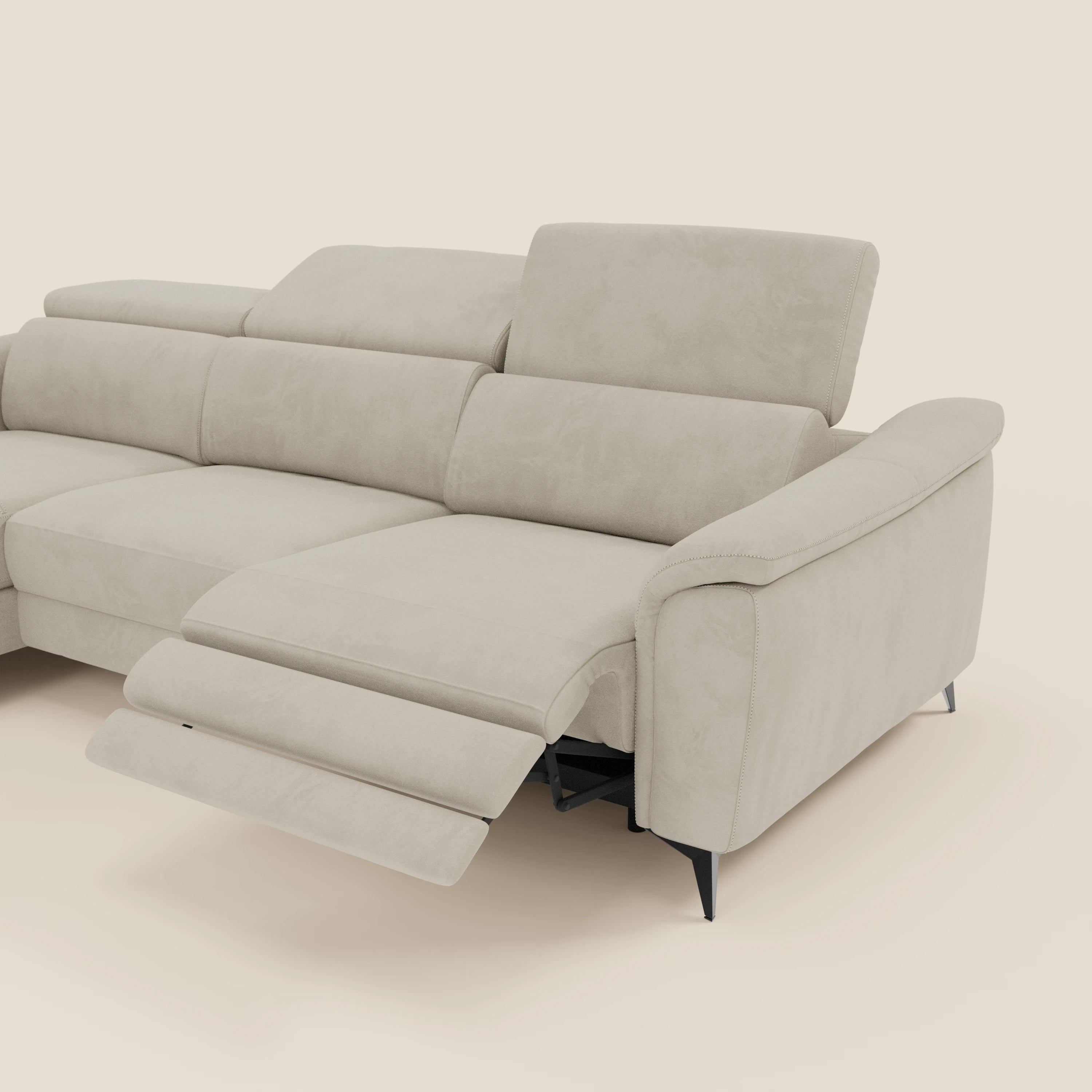 Arcos Sofa mit Halbinsel – hohe Füße und verstellbare Kopfstützen aus wasserfester Mikrofaser T11 creme