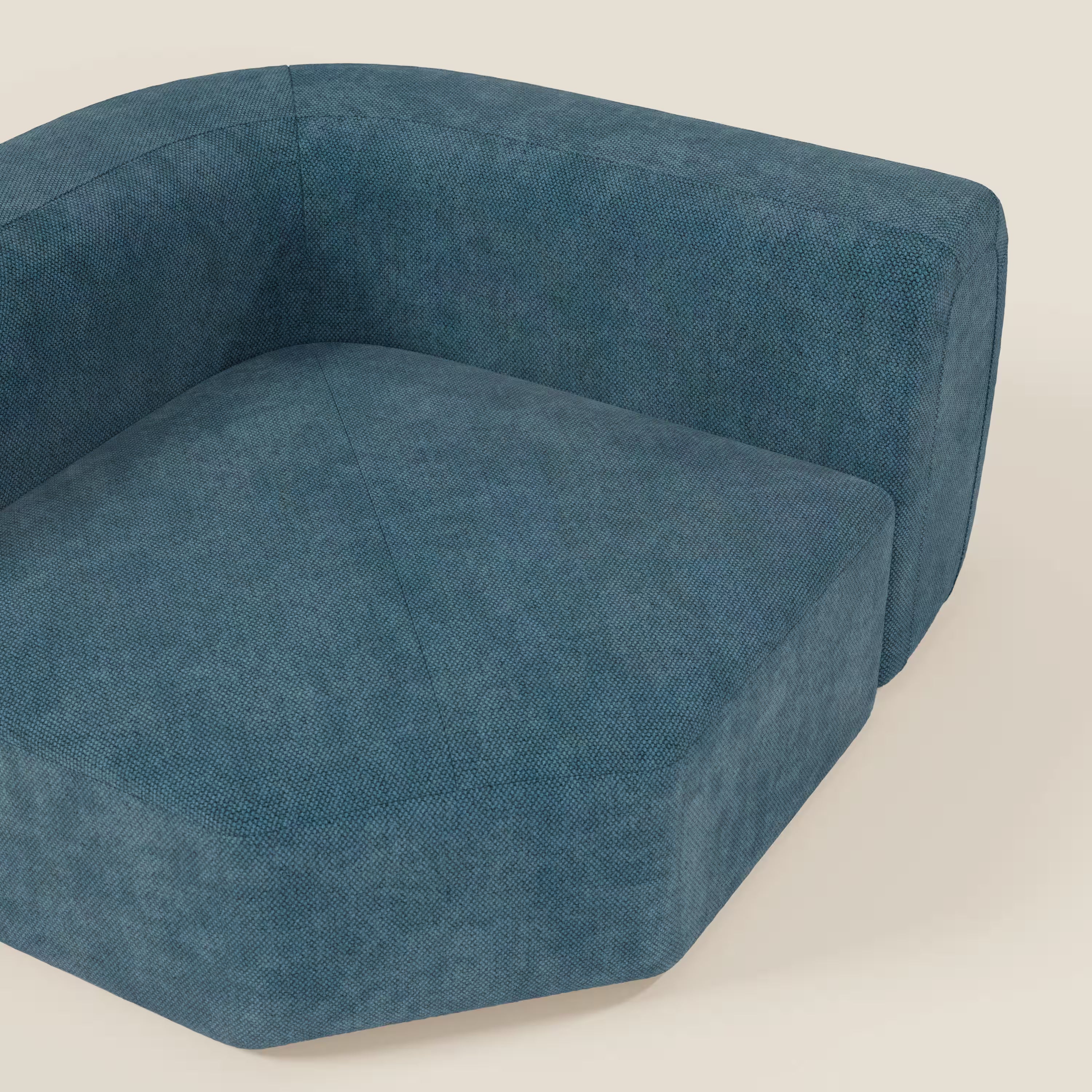 Primo piano del BonBon Modulo angolare - Divano modulare componibile GF edition petrolio di Divani.Store, caratterizzato da braccioli ampi e arrotondati e da una seduta profonda con un ricco rivestimento blu, su uno sfondo crema che ne evidenzia la forma geometrica.