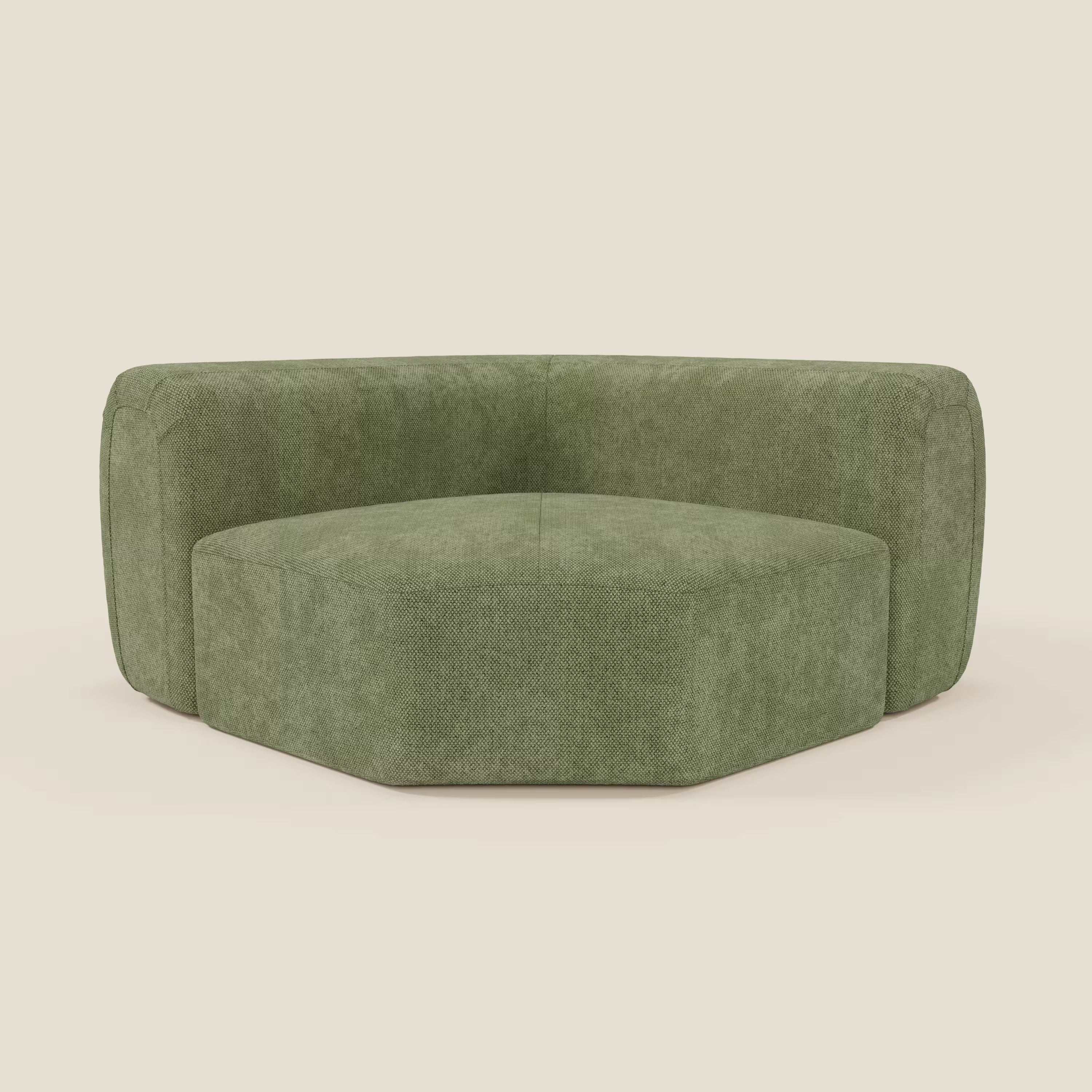 Il BonBon Modulo angolare - Divano componibile GF edition verde muschio di Divani.Store è caratterizzato da un design moderno e verde con bordi arrotondati, schienale basso, seduta esagonale e tessuto morbido su sfondo beige.