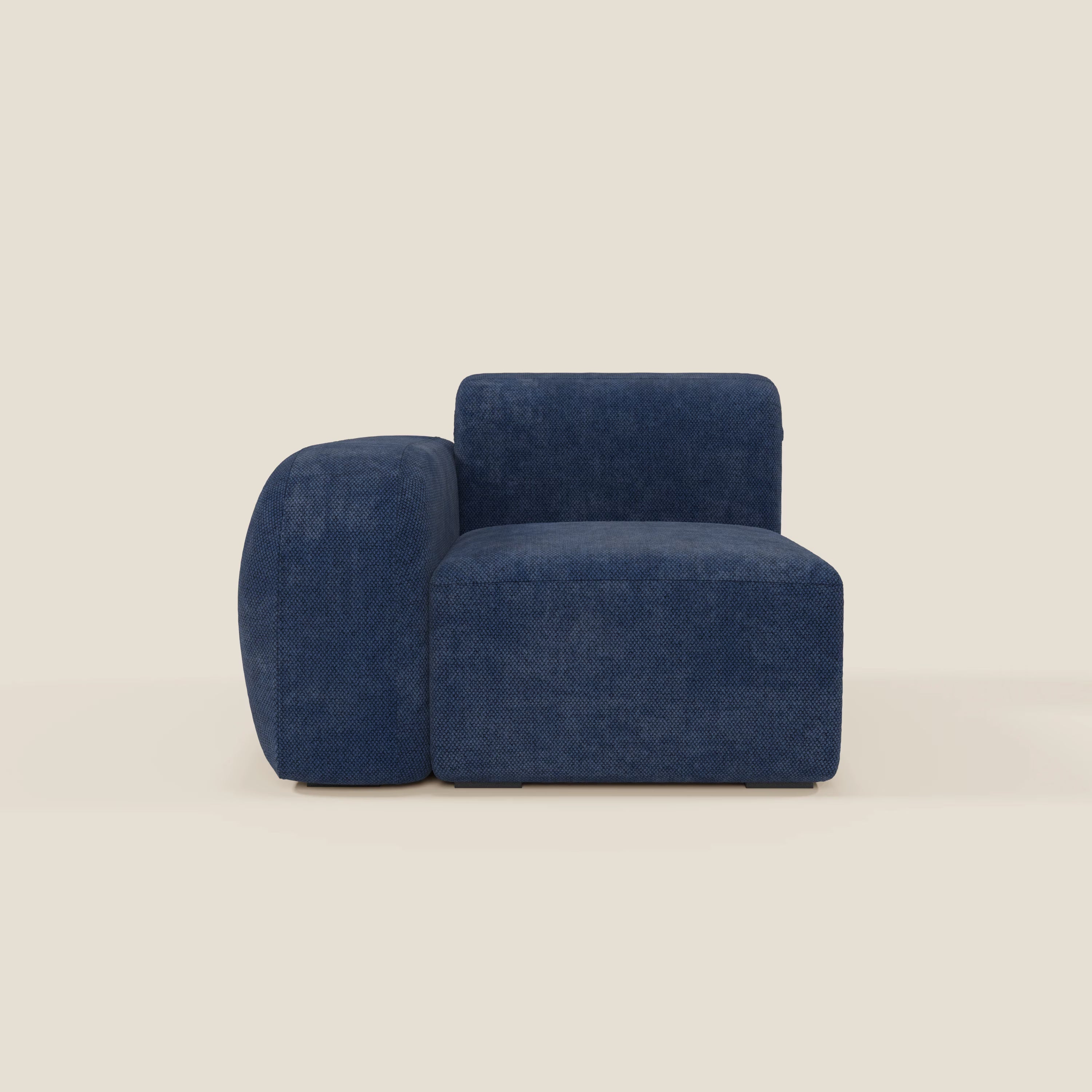 La poltrona BonBon modulo terminale 105 cm sinistro o destro - Grande Fratello edition blu navy di Divani.Store è una poltrona moderna di colore blu intenso con seduta bassa e larga e bracciolo sinistro spesso e arrotondato, dal design semplice e a blocchi. Prodotto in Italia.