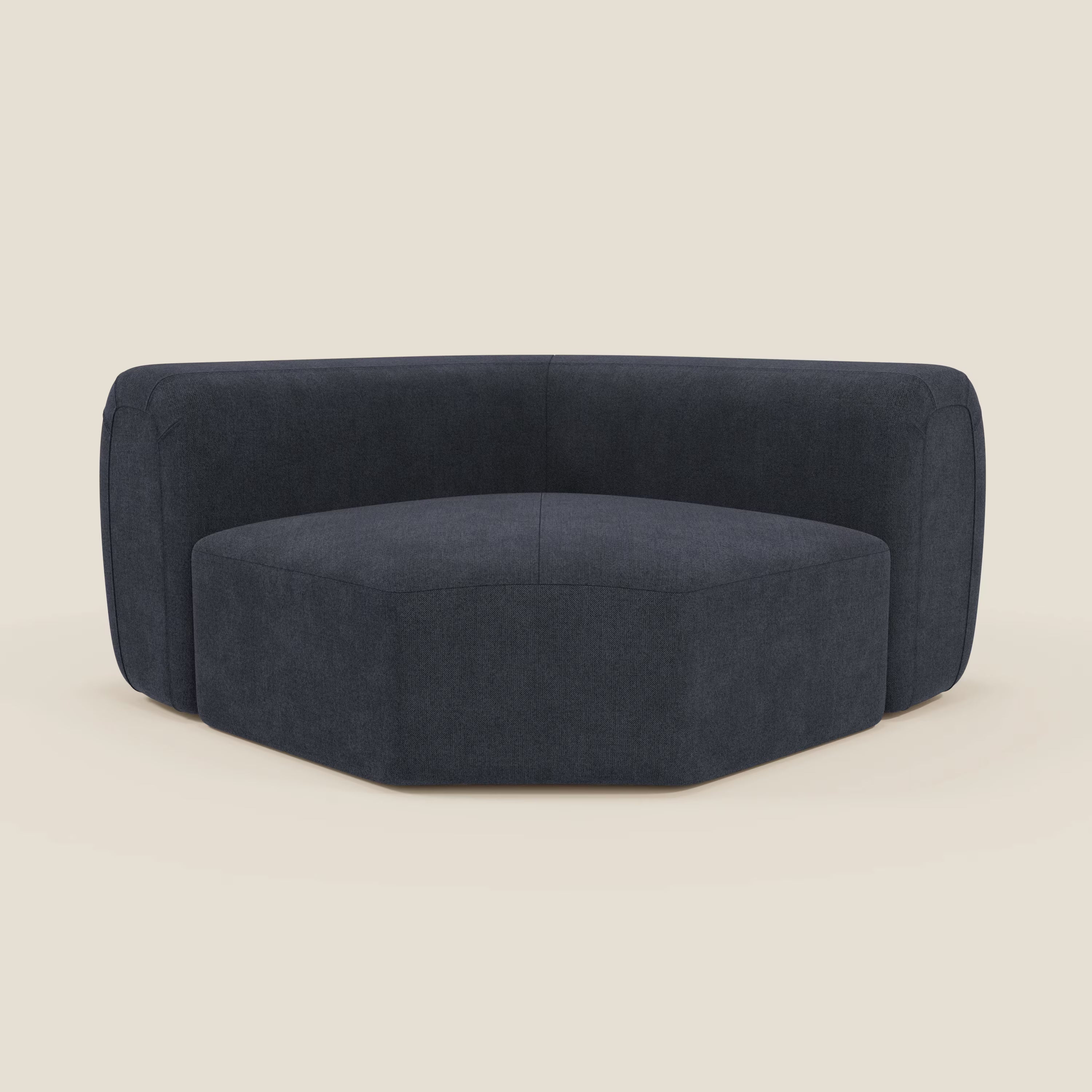 Bonbon Modulo angolare di Divani.Store è un divano componibile moderno in tessuto antimacchia T23 ardesia blu, con imbottitura morbida, linee geometriche pulite e schienale ad angolo retto per gli angoli. Si colloca a livello del pavimento senza gambe visibili.