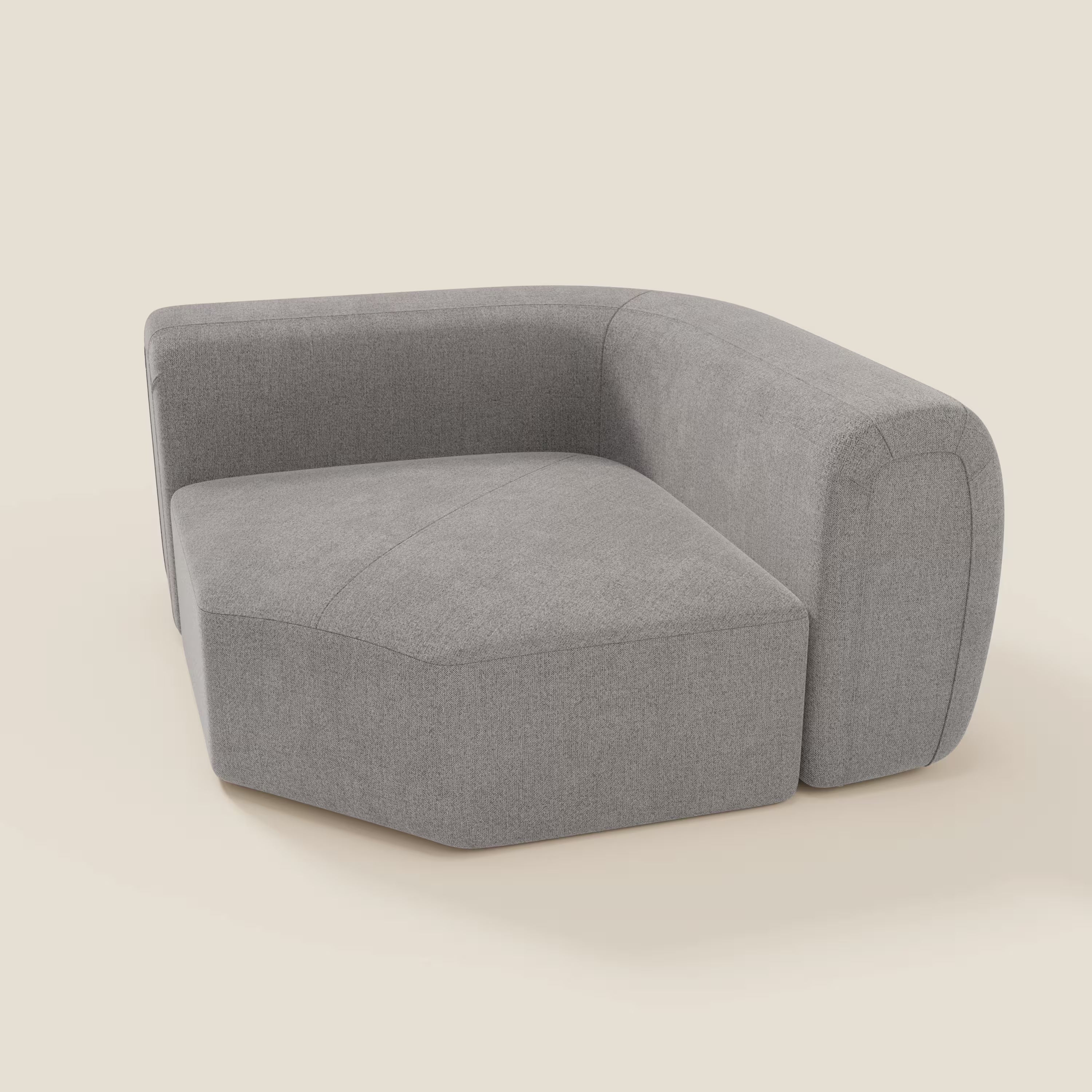 Il Bonbon Modulo angolare di Divani.Store è un moderno divano senza braccioli in tessuto antimacchia T23 grigio, caratterizzato da un'ampia forma angolare e da uno schienale curvo, elegante e minimalista per spazi contemporanei, presentato su uno sfondo bianco sporco.