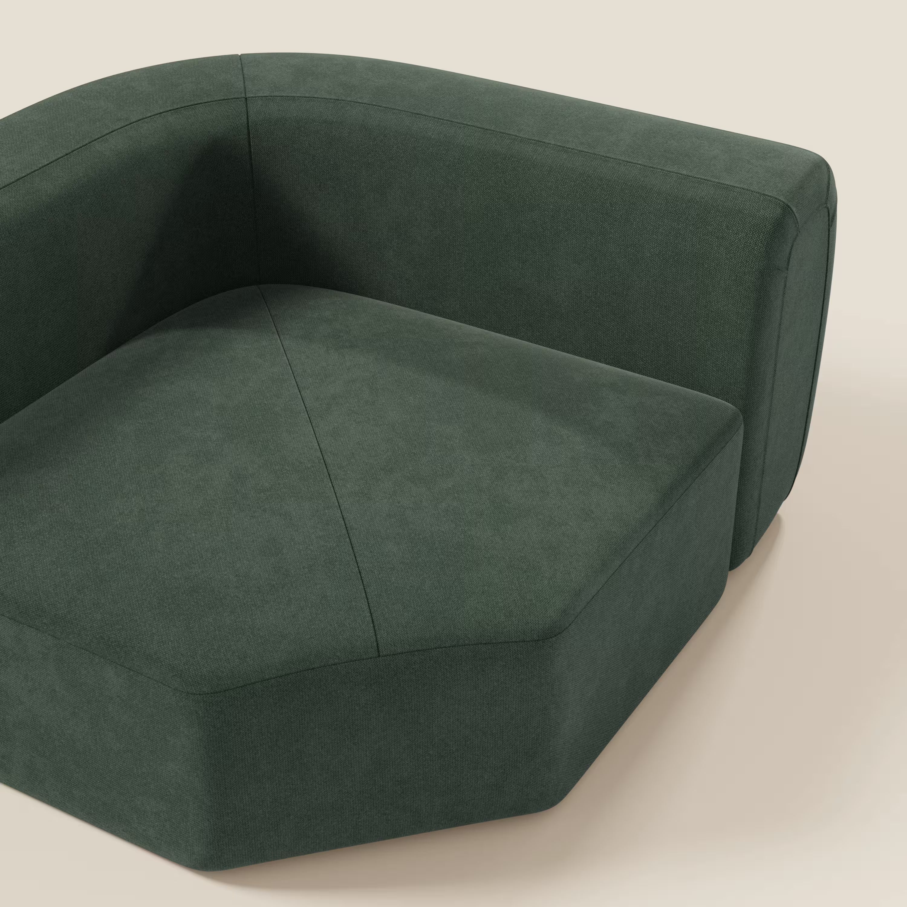 Bonbon Modulo angolare di Divani.Store è un moderno divano componibile verde in tessuto antimacchia T23. Le sue linee pulite e geometriche e la seduta bassa e larga offrono un look minimalista e contemporaneo, su uno sfondo beige chiaro.