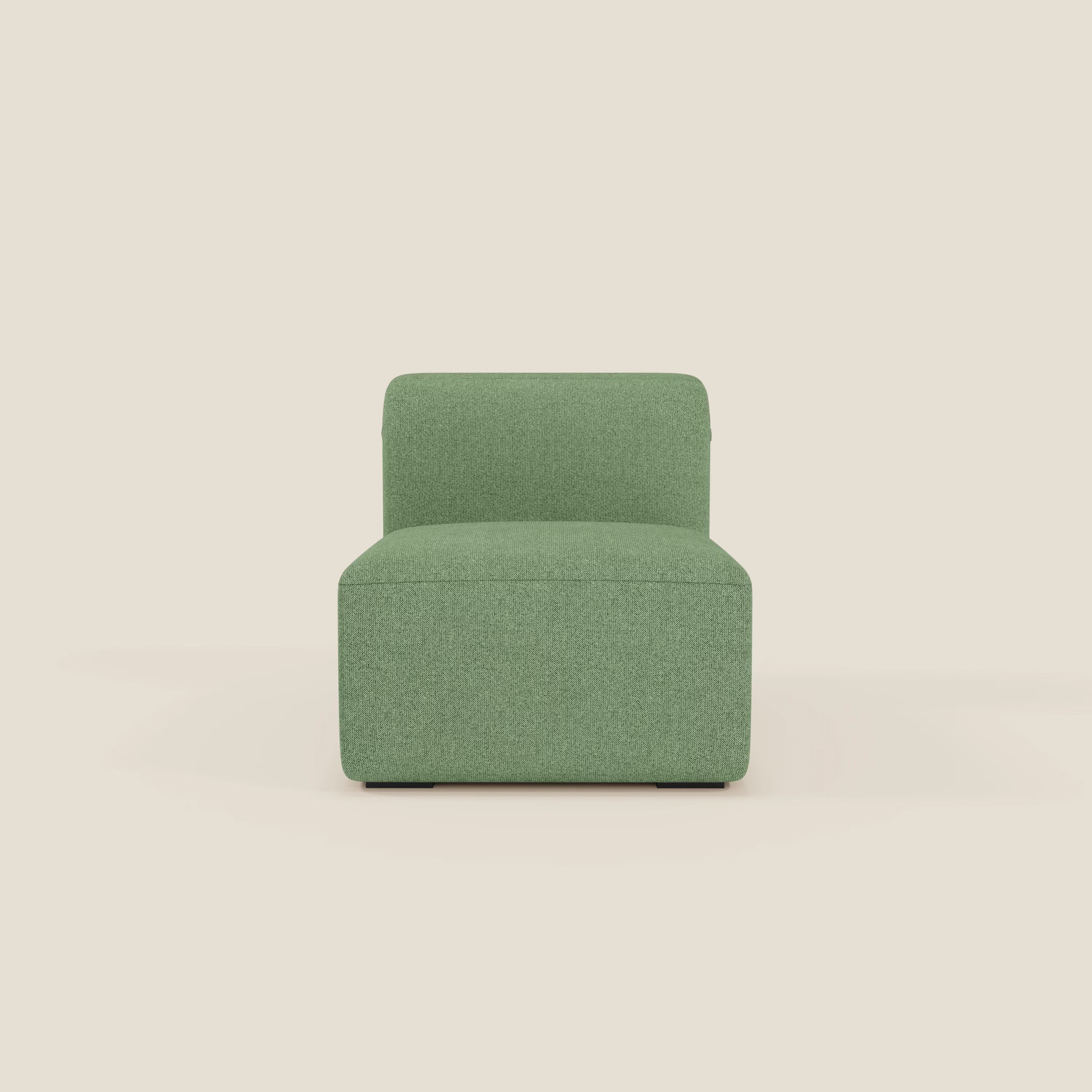 BonBon modulo centrale 70 cm di Divani.Store, una sedia senza braccioli dal design squadrato e dal tessuto antimacchia T23 menta, è caratterizzata da un'ampia seduta e da uno schienale basso. È posizionata al centro di un semplice sfondo beige chiaro, senza gambe visibili.