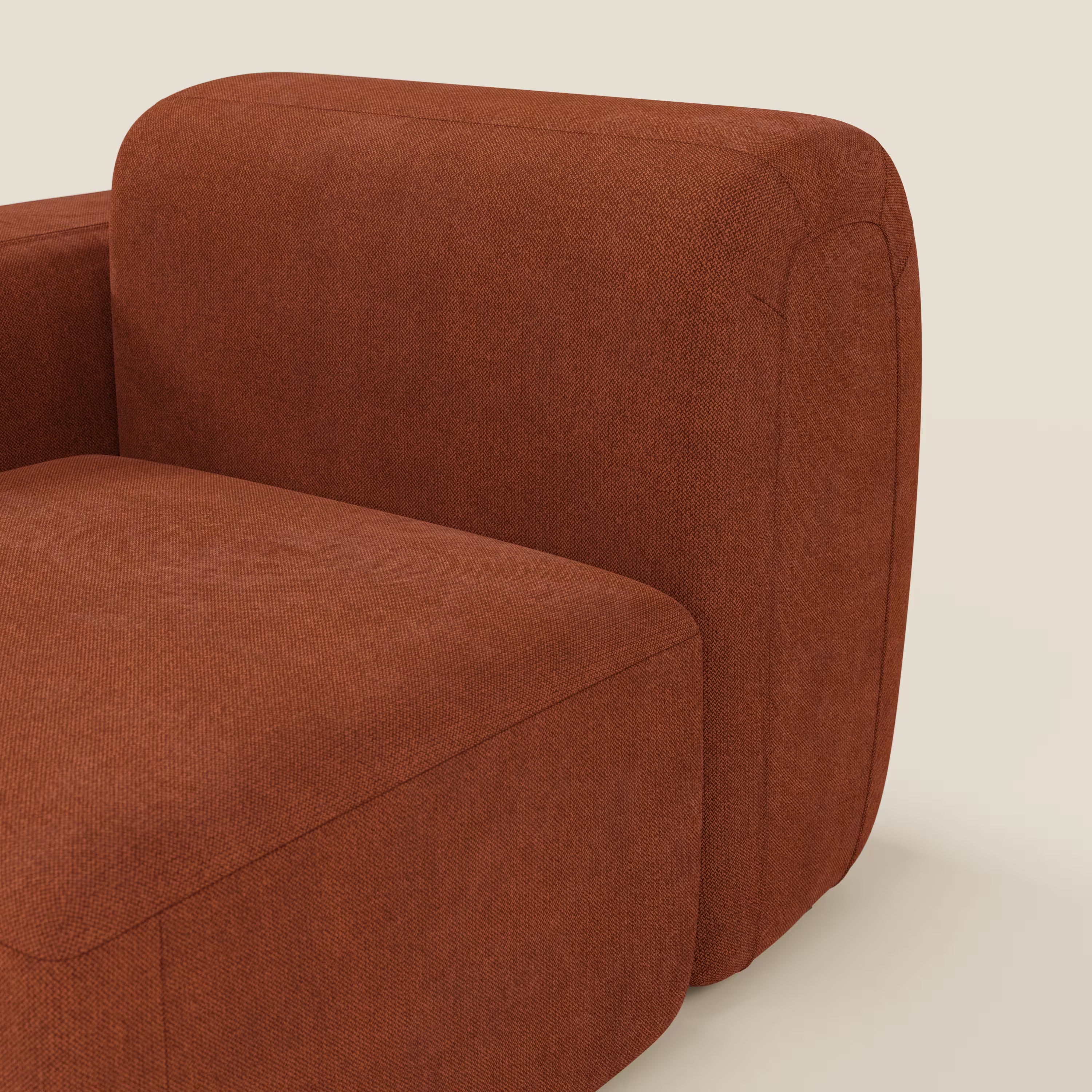 Primo piano del modulo terminale BonBon di Divani.Store (105 cm, a sinistra o a destra) in tessuto antimacchia T23 ruggine, con bordi arrotondati, cuscino spesso e ampio bracciolo, il tutto su uno sfondo beige chiaro.