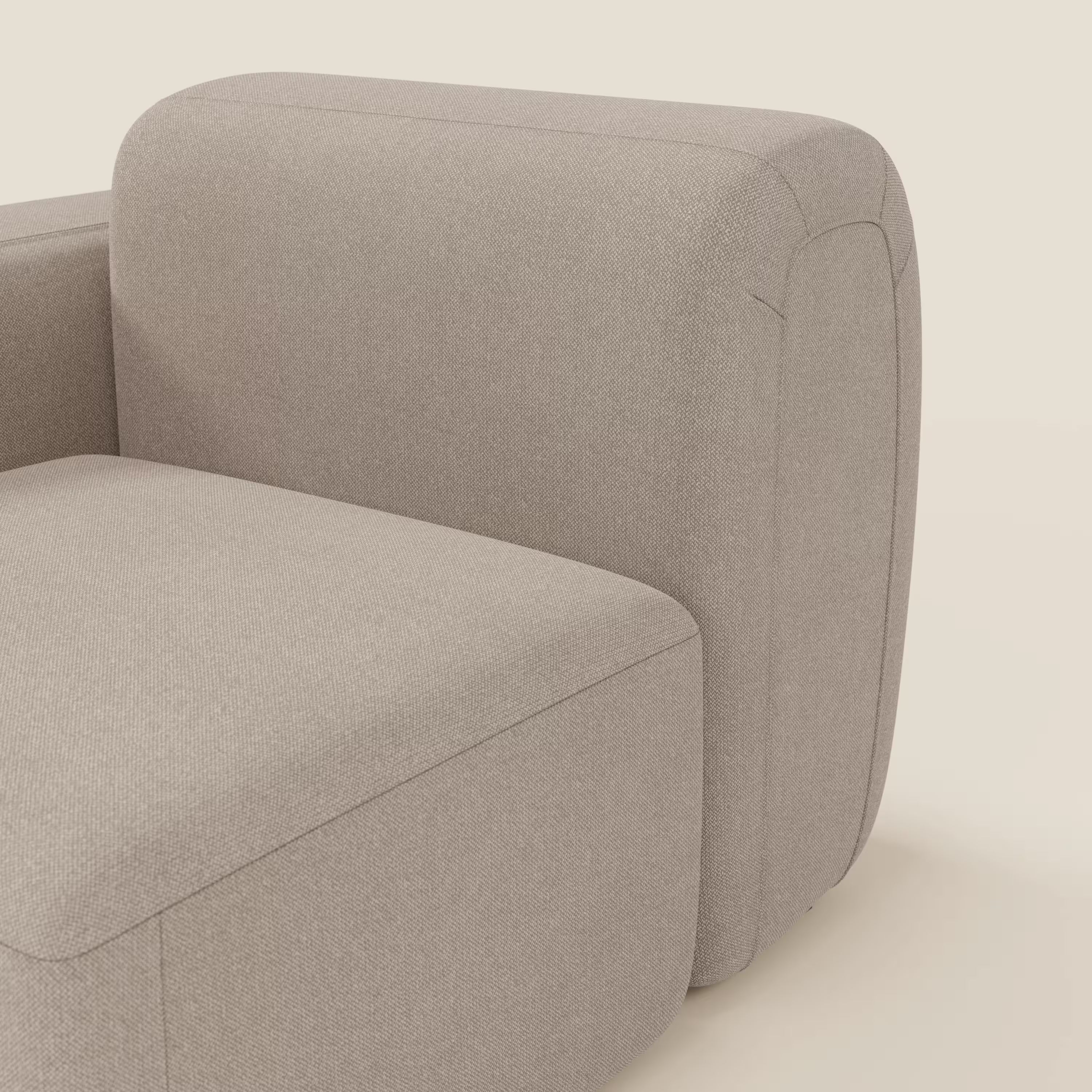 Primo piano del BonBon modulo terminale 105 cm di Divani.Store, in tessuto tortora smacchiabile T23 con bordi arrotondati, design minimalista e cuciture sottili per un look raffinato.