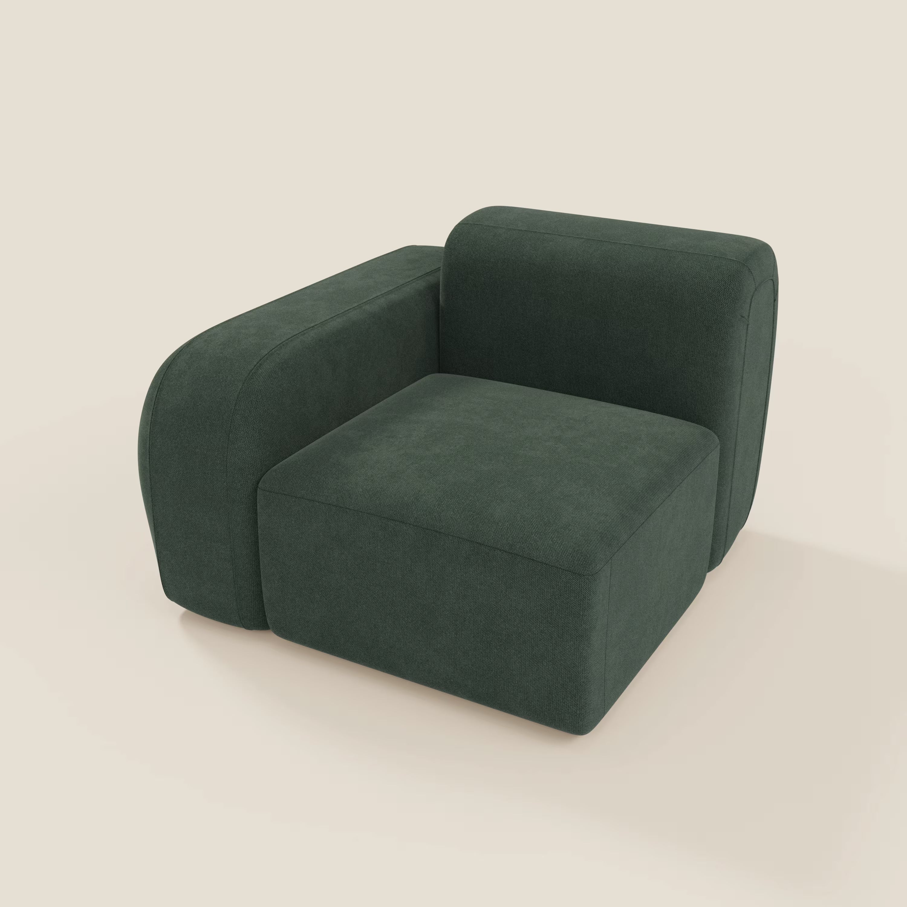 Il BonBon modulo terminale 105 cm di Divani.Store, rivestito in tessuto antimacchia T23 verde, presenta un design moderno a basso profilo con ampi braccioli arrotondati e una seduta morbida, su uno sfondo beige chiaro.