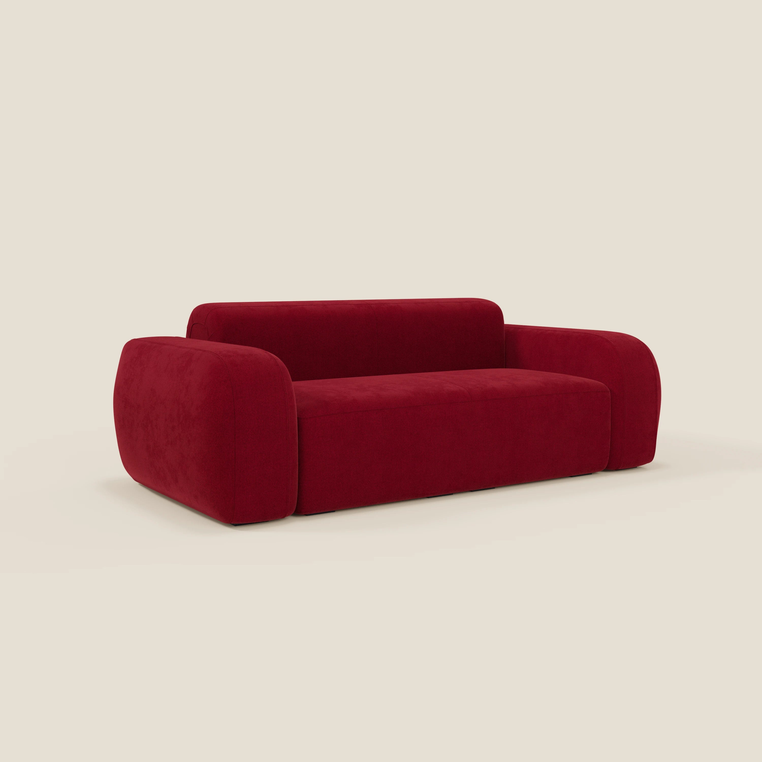 Il BonBon Divano modulare Lineare 220 di Divani.Store, in tessuto smacchiabile T23 bordeaux, è caratterizzato da un moderno design squadrato con braccioli arrotondati e sedute morbide, che conferiscono un tocco contemporaneo a qualsiasi spazio.