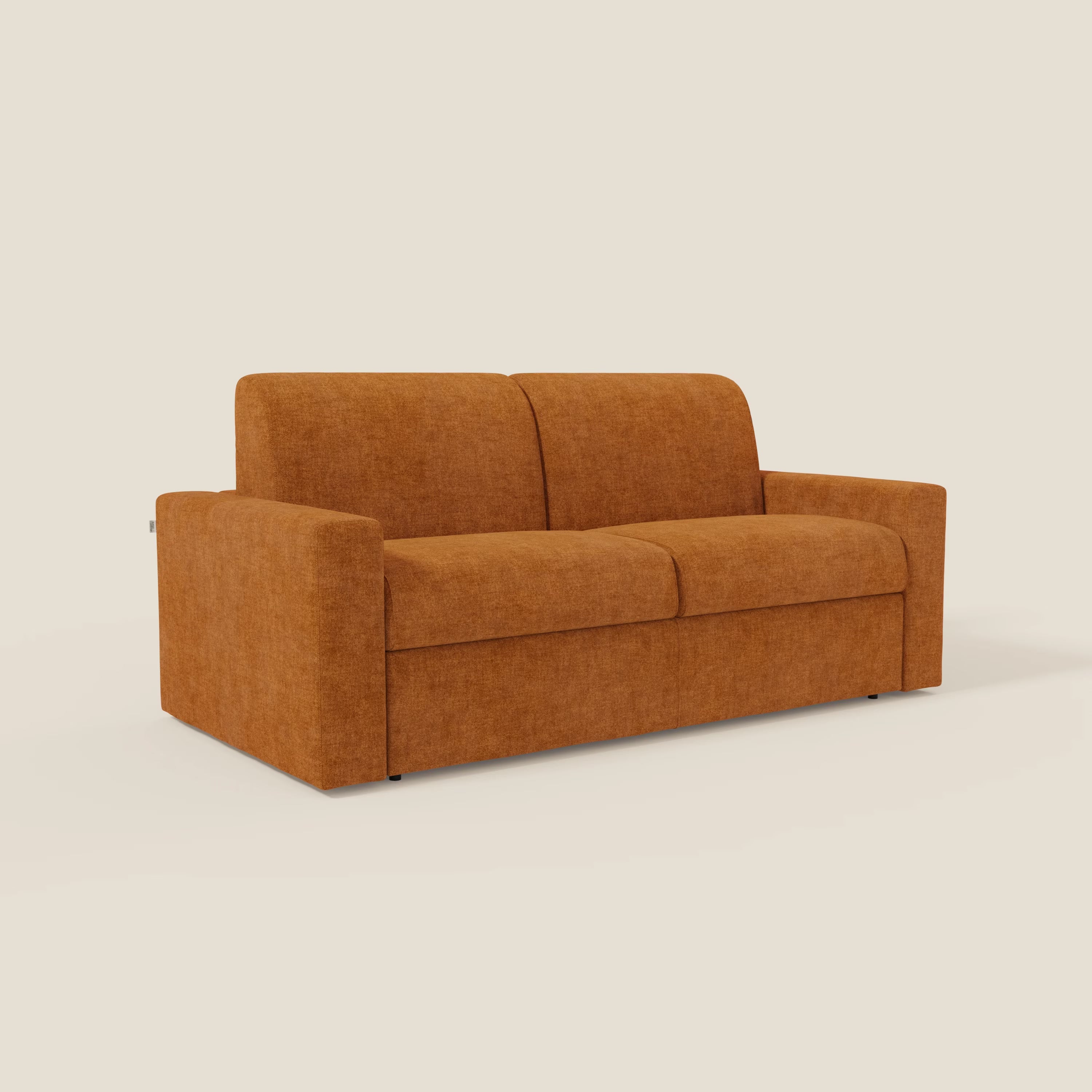 Il divano letto matrimoniale Diomede di Divani.Store è caratterizzato da un design moderno e squadrato in velluto T35 arancio bruciato, facile da pulire, braccioli quadrati e linee minimaliste. Imbottito e sfoderabile. Presentato su sfondo beige chiaro, senza gambe visibili.