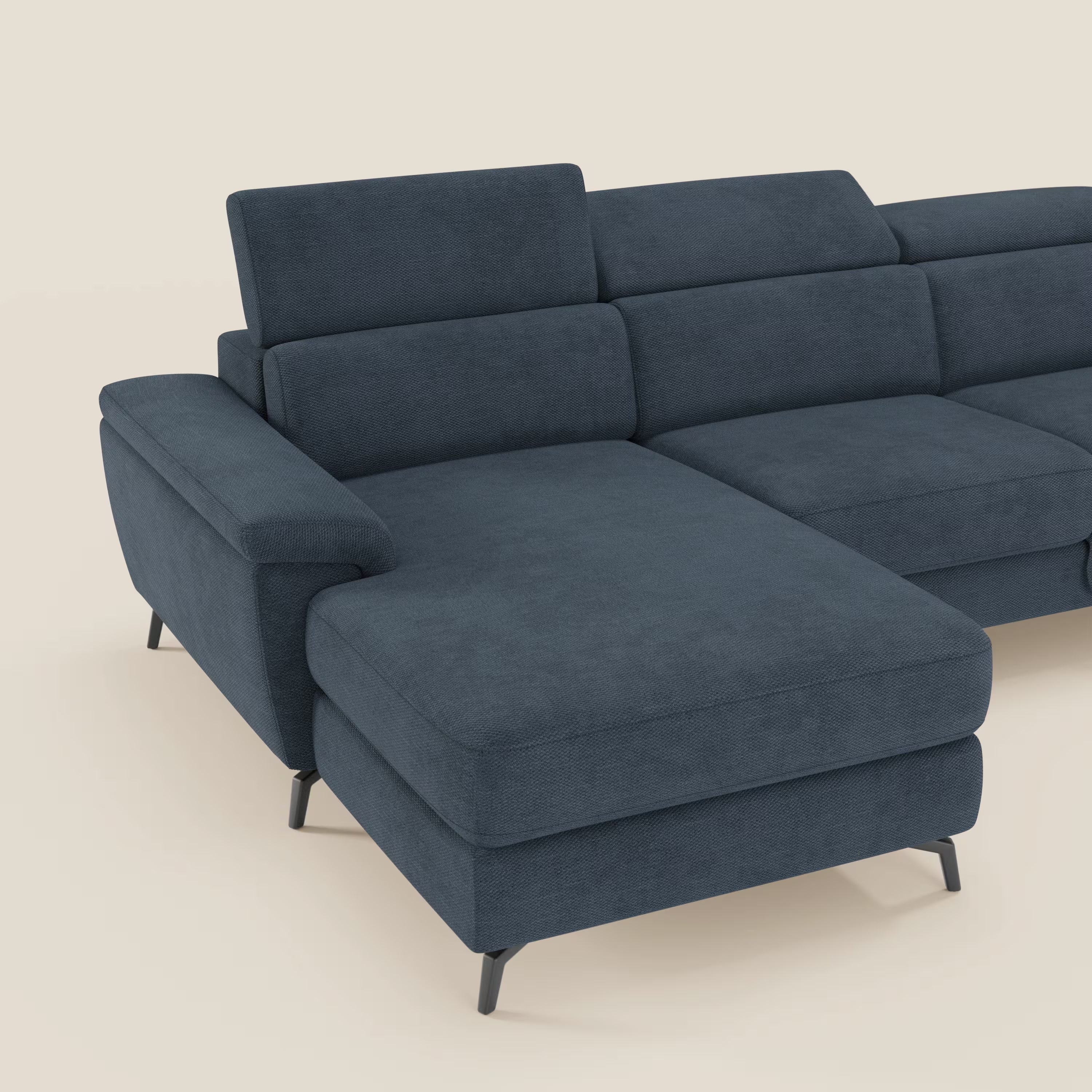 Estro Divano estraibile di Divani.Store è dotato di una spaziosa chaise-longue e di poggiatesta reclinabili, rivestiti in tessuto impermeabile T14 blu, ideale per rilassarsi con stile.