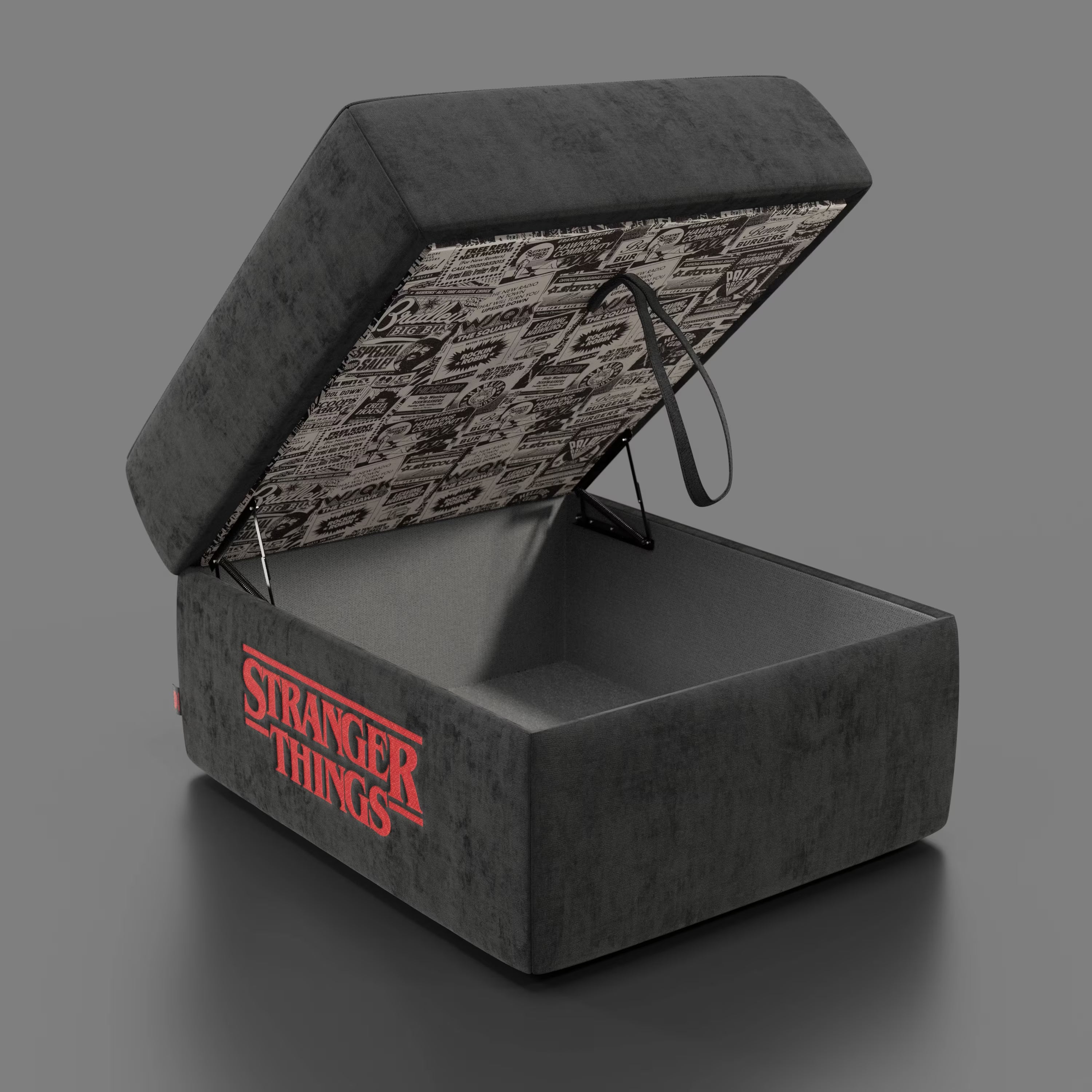 Il pouf Sun Contenitore Stranger Things Edition (60x80 cm, tessuto smacchiabile antracite di Netflix) di Divani.Store ha un coperchio con all'interno personaggi in stile fumetto, una tracolla nera e presenta il logo rosso di "Stranger Things" sul lato.