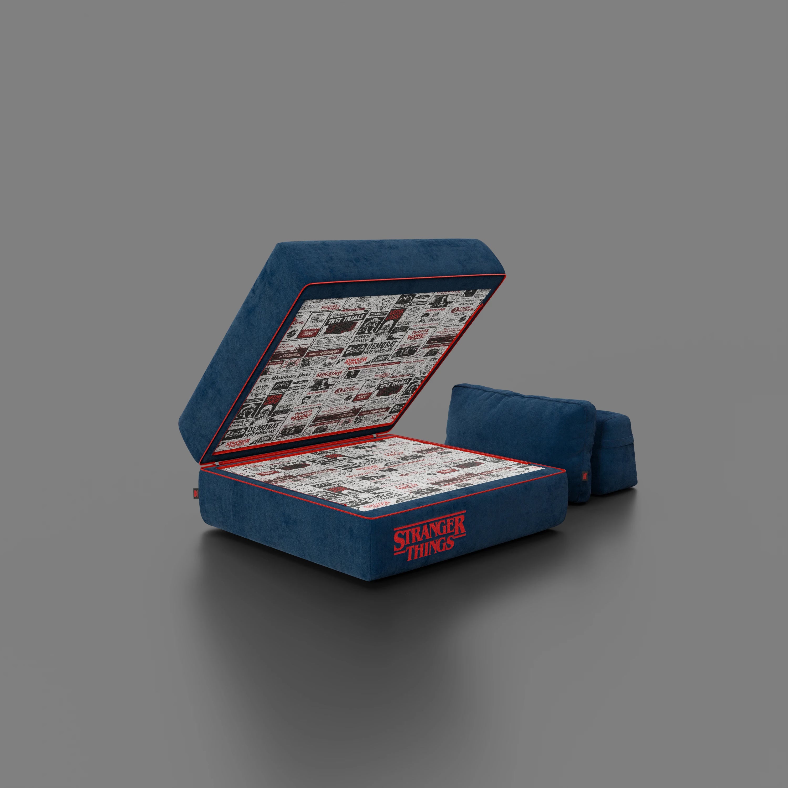 La poltrona letto Rift STRANGER THINGS Edition di Divani.Store è caratterizzata da un tessuto blu antimacchia, da un materasso in memory foam da 22 cm e da una grafica in stile fumetto, perfetta per qualsiasi configurazione Netflix.