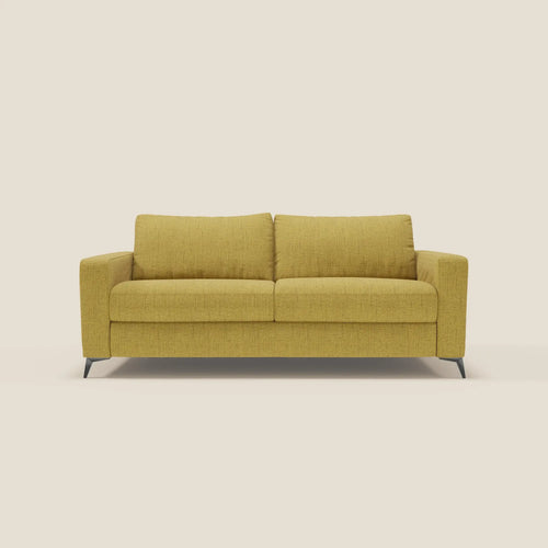 Il letto matrimoniale Alaya Divano di Divani.Store è caratterizzato da morbidi cuscini in tessuto impermeabile giallo T03, due cuscini per la seduta e lo schienale, braccioli dritti e gambe corte angolate nere. Il design minimale e la tonalità senape ne evidenziano lo stile moderno.