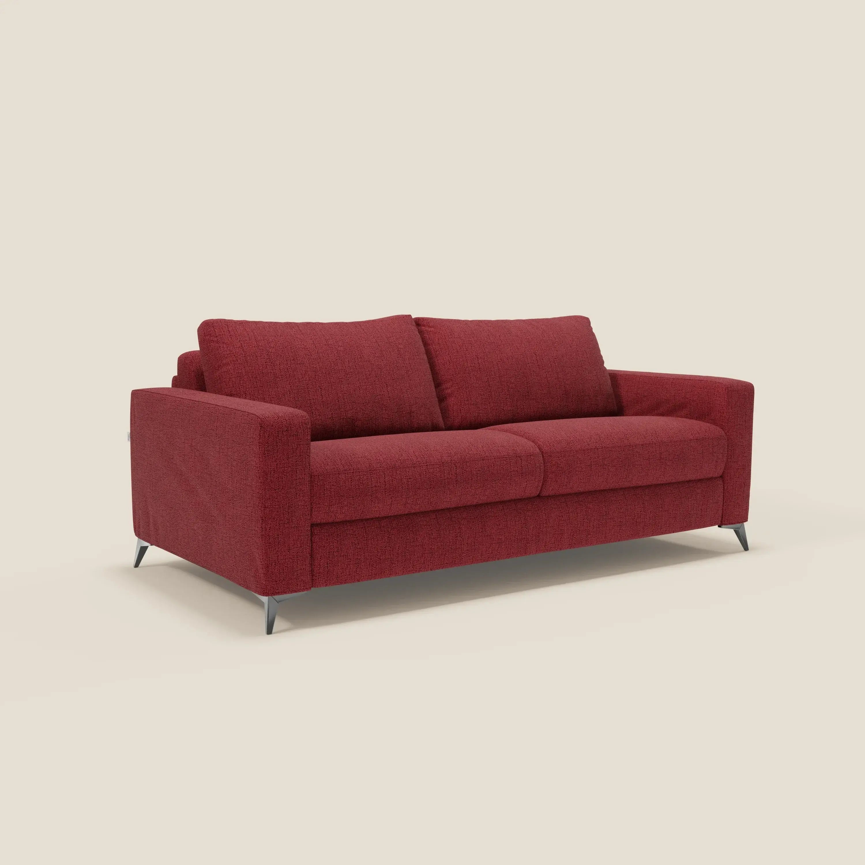 Il letto matrimoniale Alaya Divano di Divani.Store è caratterizzato da cuscini morbidi in tessuto impermeabile T03 rosso, braccioli dritti e gambe angolate in metallo per un design pulito e contemporaneo su uno sfondo beige.