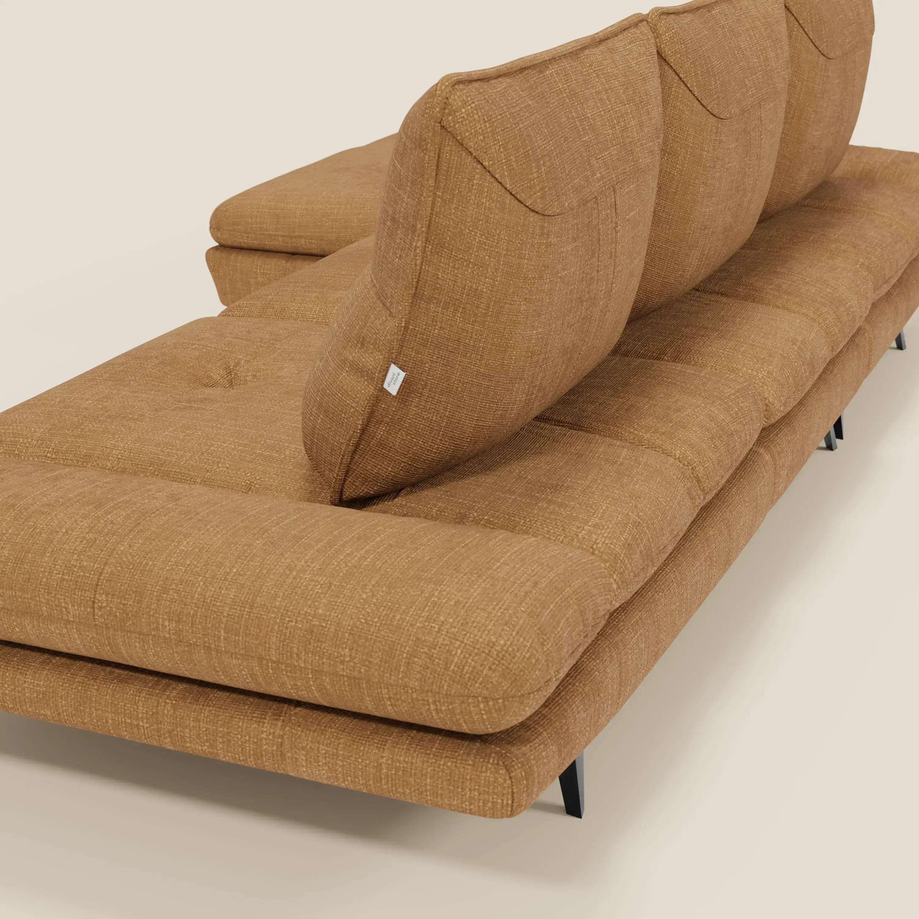 Ardex Sofa mit Halbinsel – verschiebbare Rückenlehnen und verstellbare Armlehnen aus elegantem, wasserfestem Stoff T06 ocker