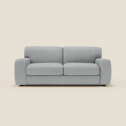 Il divano letto materasso Cloud H17 cm di Divani.Store è caratterizzato da morbidi cuscini in tessuto impermeabile T06 ghiaccio, ampi braccioli e un design moderno ed elegante dalle linee pulite, perfetto per una vita versatile su qualsiasi sfondo.