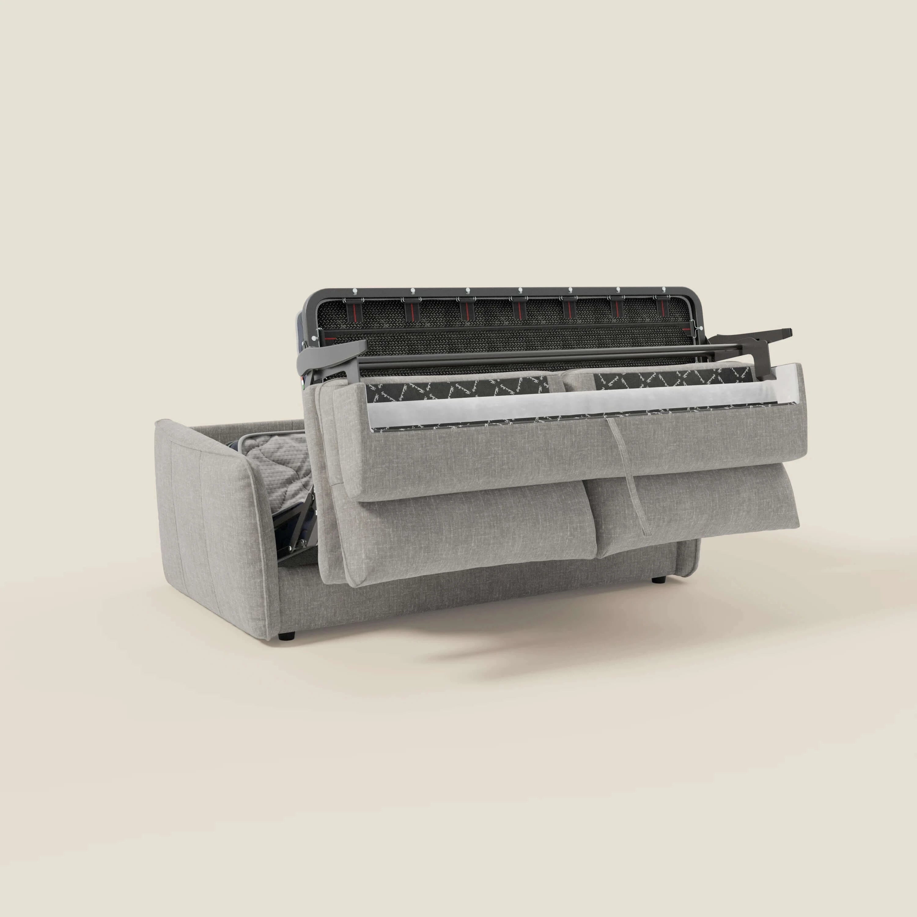 Il divano letto Elios di Divani.Store, in tessuto smacchiabile T24 grigio, è caratterizzato da spalliere di cuscini morbidi e da una seduta sollevabile che rivela un letto a scomparsa con molle metalliche e struttura del materasso.