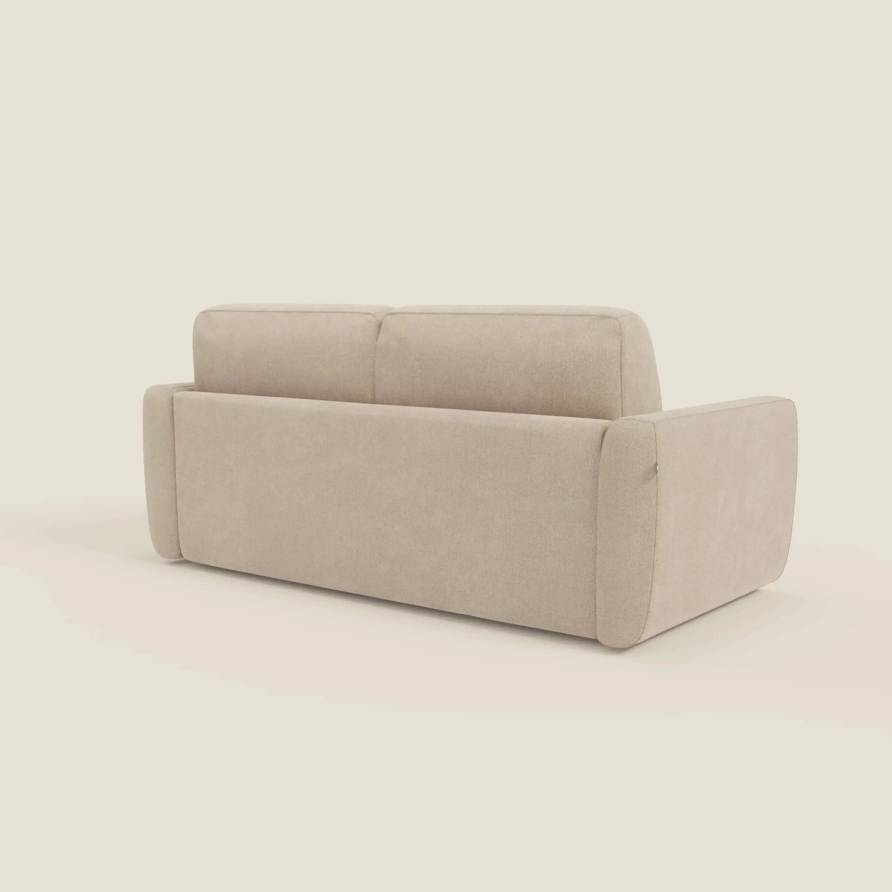 Il divano letto sfoderabile Leonida di Divani.Store, nella versione con schienale e fianco in T23 beige, è caratterizzato da braccioli lisci e arrotondati, schienale imbottito, materasso ad alta densità H18 cm e rivestimento sfoderabile e lavabile con cuscino.