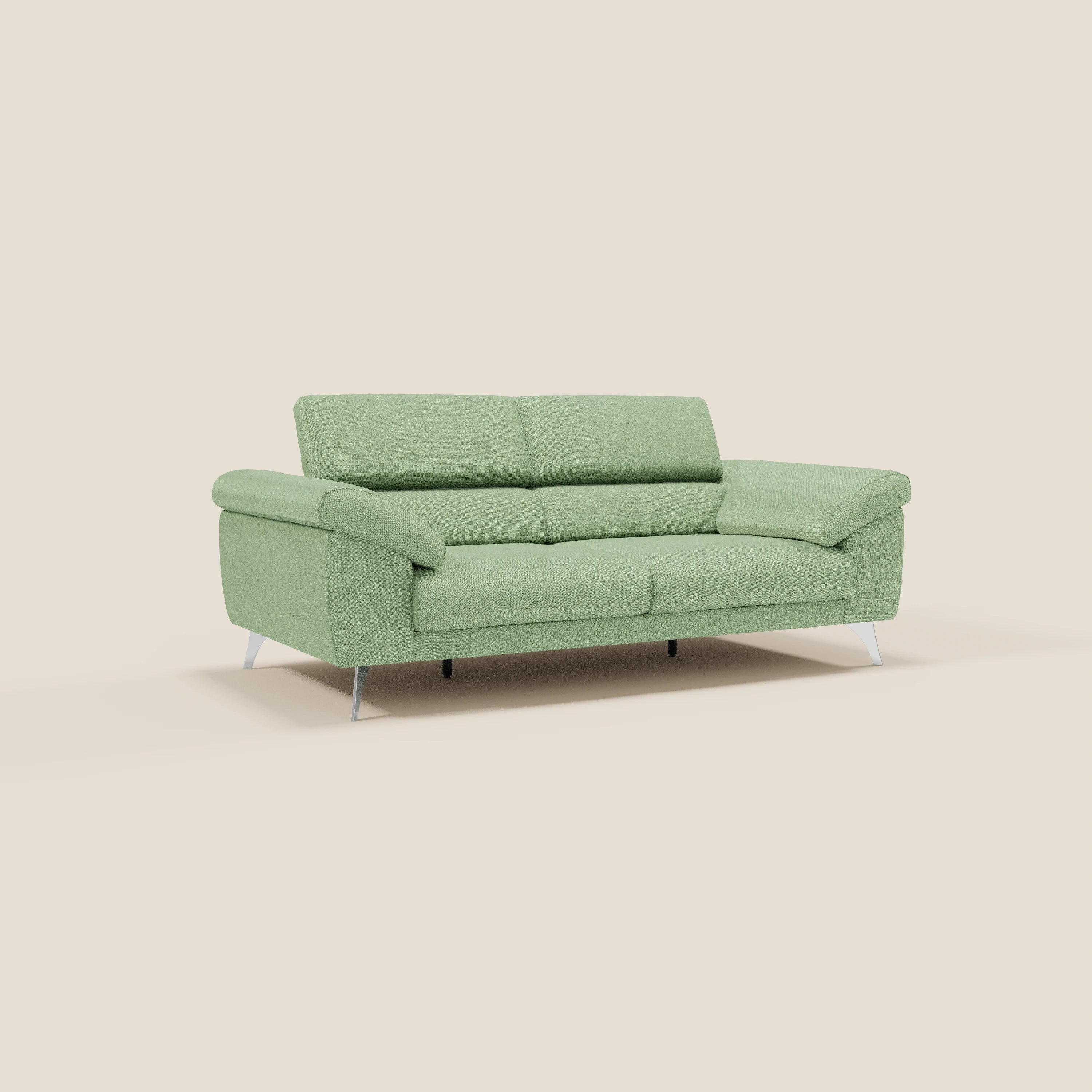 Il divano Donatello di Divani.Store è un moderno divano in tessuto T23 color menta con sedute allungabili, braccioli contenitori e poggiatesta reclinabili per un look minimalista e un maggiore comfort.