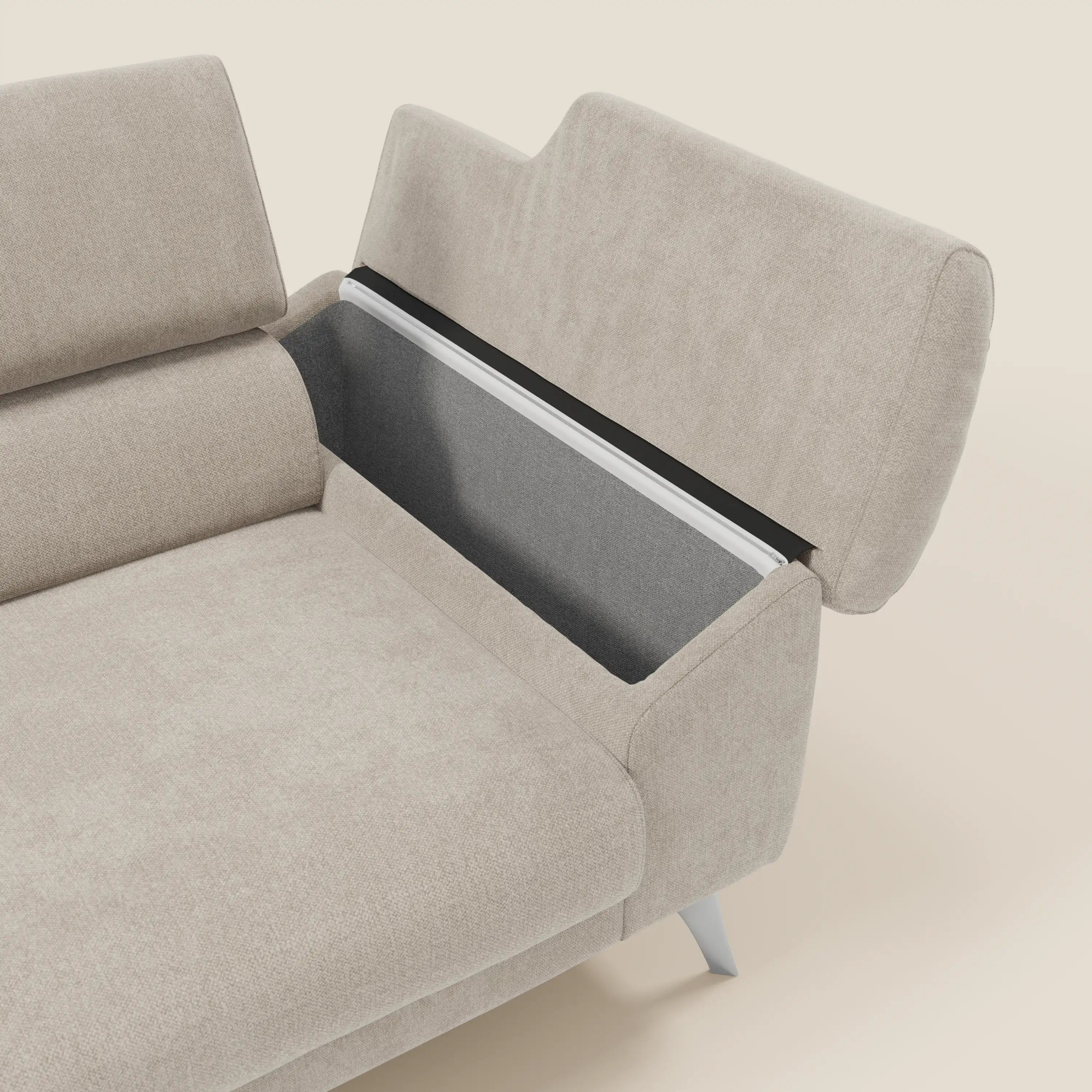 Il divano Donatello di Divani.Store in smacchiabile T23 panna è caratterizzato da sedute allungabili, braccioli contenitore e poggiatesta reclinabili. Il design moderno con gambe eleganti e linee pulite combina stile e praticità per il vostro spazio abitativo.