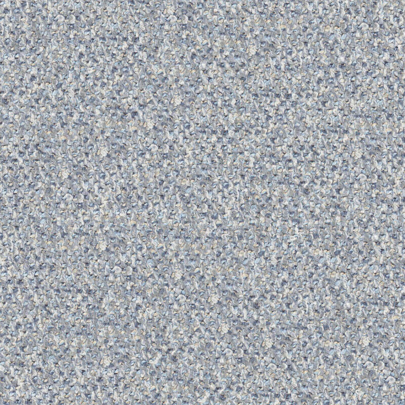 Un motivo fitto e strutturato in grigio, blu e marrone conferisce al divano moderno Dorian 218 cm in tessuto morbido antimacchia T12 carta da zucchero di Divani.Store un aspetto raffinato che ricorda i divani italiani di lusso.